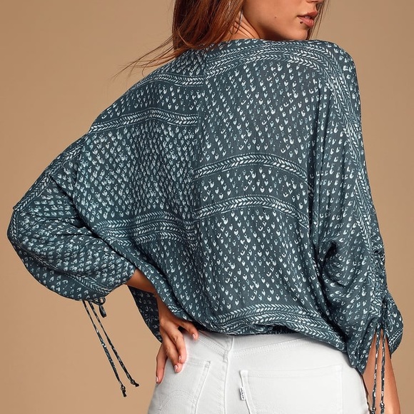 Lulu’s Carrissa blue print long sleeve top/blouse, size small, barely wo… - Picture 4 of 5